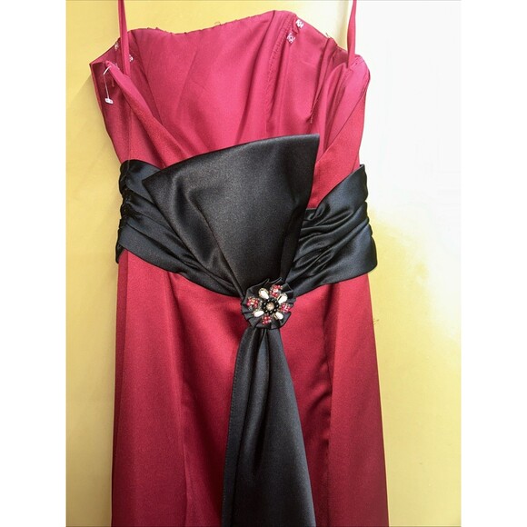 Women’s Alexia II strapless, burgundy taffeta formal dress, Sz 4, New - Picture 6 of 8